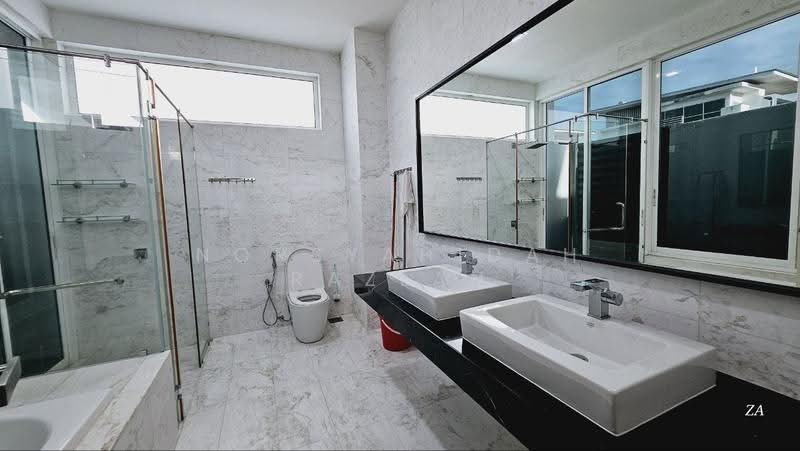 Bungalow House for Rent in Cyberjaya (Selangor) - Norsyahidah Razlan - Bathroom - PropertyGuru.com.my