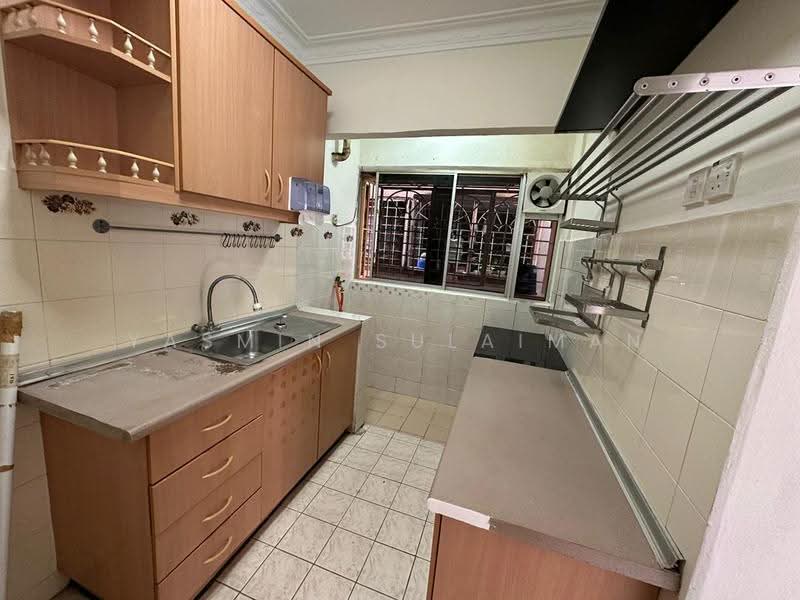 Apartment for Rent at saujana apartment - Yasmin Sulaiman - Kitchen - PropertyGuru.com.my