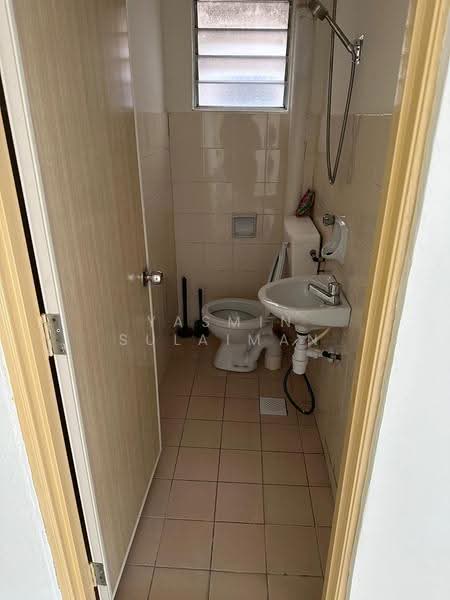 Apartment for Rent at saujana apartment - Yasmin Sulaiman - Bathroom - PropertyGuru.com.my