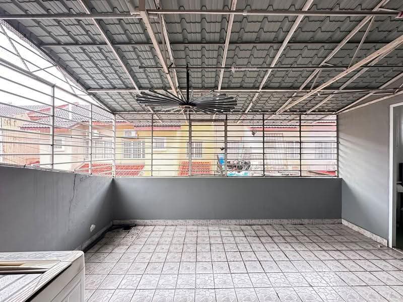 Rumah Teres untuk Dijual di Puchong (Selangor) - Jonathan Yeoh - Balcony - PropertyGuru.com.my