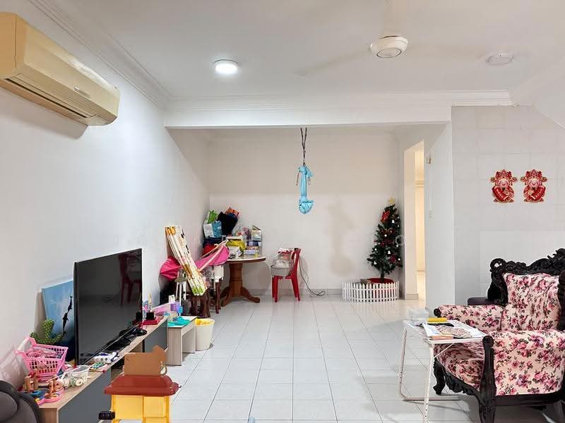 Rumah Teres untuk Dijual di Puchong (Selangor) - Jonathan Yeoh - Living Room - PropertyGuru.com.my