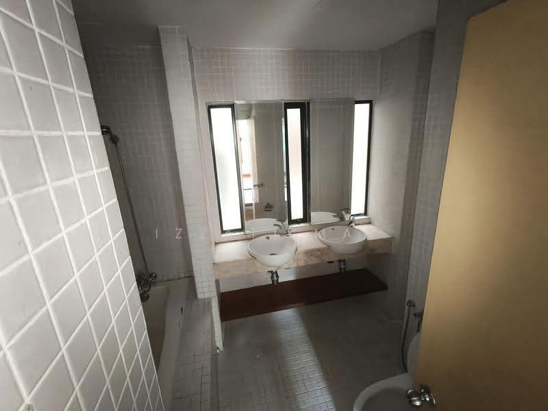 Condominium for Sale at 10 Semantan Suites - Izzati Mat - Bathroom - PropertyGuru.com.my