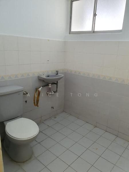 Kondominium untuk Dijual di Sri Pelangi Condominiums - Alice Tong - Bathroom - PropertyGuru.com.my
