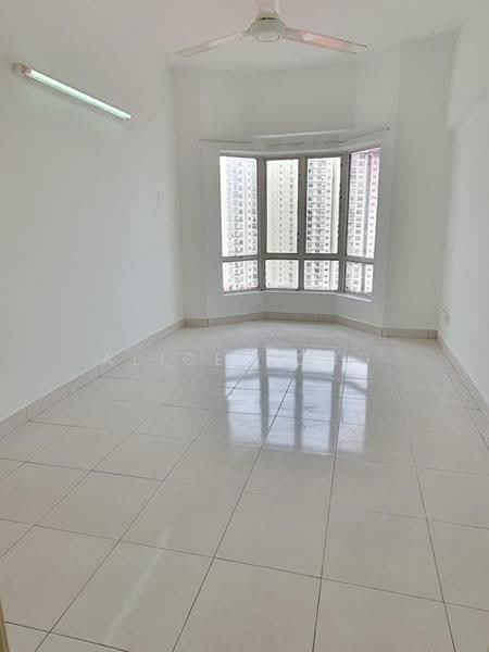 Kondominium untuk Dijual di Sri Pelangi Condominiums - Alice Tong - Living Room - PropertyGuru.com.my