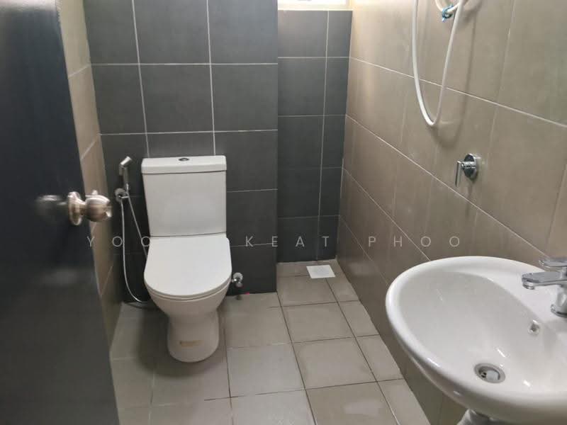 Pangsapuri untuk Disewa di Residensi Akasia Jubilee - Yoong Keat Phoo - Bathroom - PropertyGuru.com.my