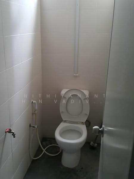 Kedai untuk Disewa di Taman Megah (Ss 24) (Petaling Jaya) - Nithiyananthan Vadivelu - Bathroom - PropertyGuru.com.my