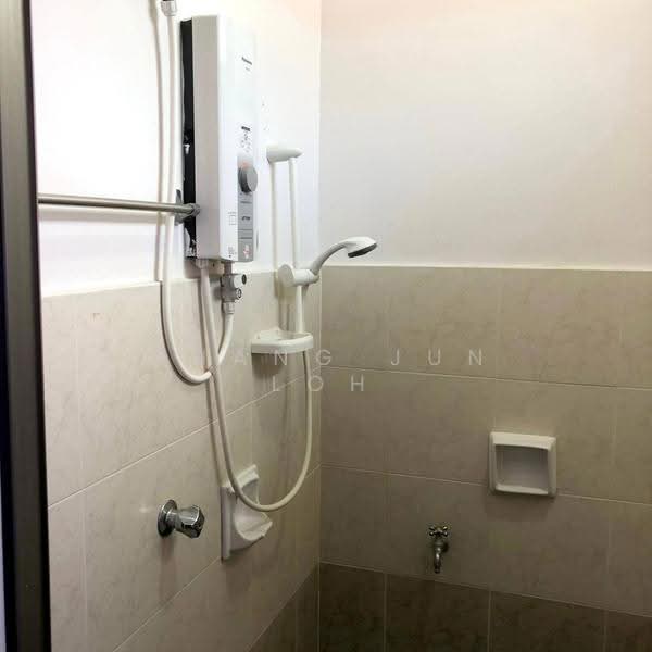 Rumah Teres untuk Dijual di Taman Setia Indah (Tebrau) - Guang Jun Loh - Bathroom - PropertyGuru.com.my