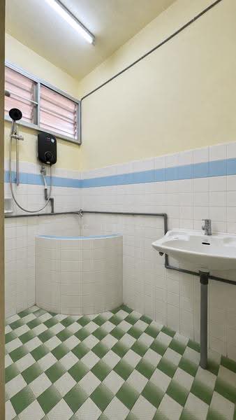1-storey Terraced House for Sale in Taman Ipoh Selatan (Ipoh) - Kent Chow - Bathroom - PropertyGuru.com.my