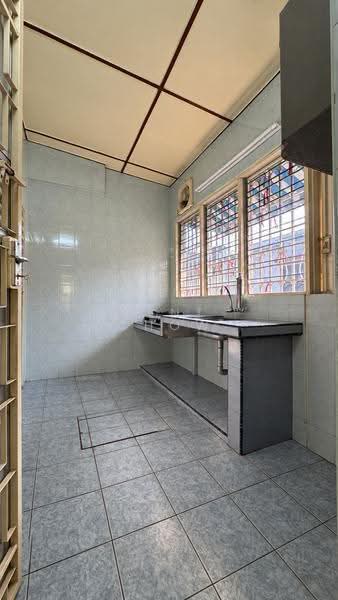 1-storey Terraced House for Sale in Taman Ipoh Selatan (Ipoh) - Kent Chow - Kitchen - PropertyGuru.com.my