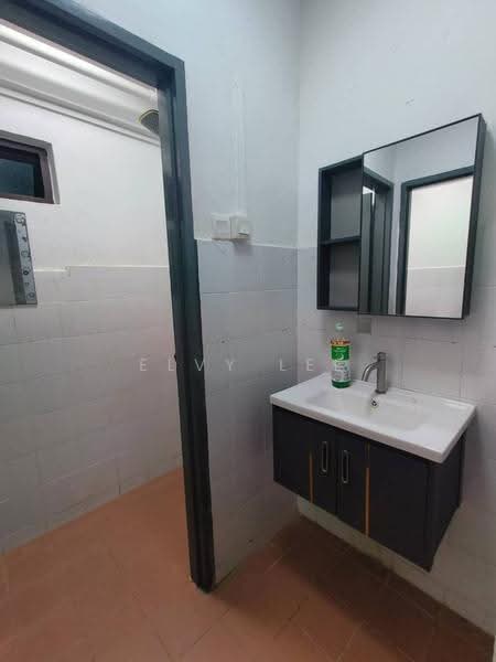 Terraced House for Sale in Plentong (Johor) - Elvy Lee - Bathroom - PropertyGuru.com.my