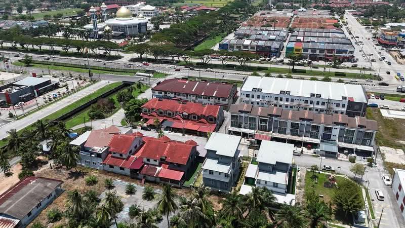 Bungalow House for Sale in Kuala Selangor (Selangor) - Azean Wahab - Exterior - PropertyGuru.com.my