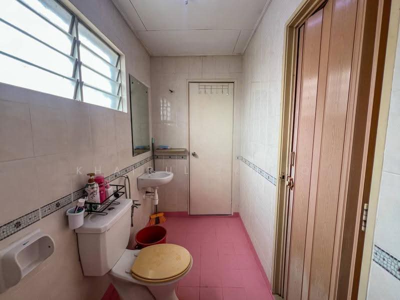 2-storey Terraced House for Sale in Desa Coalfields (Sungai Buloh) - Khairul Syafiq - Bathroom - PropertyGuru.com.my
