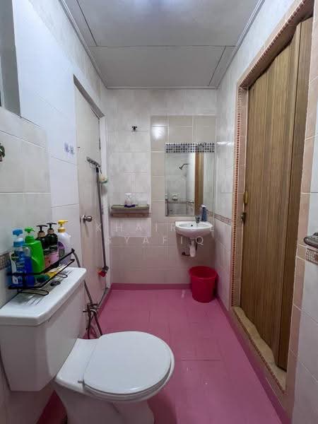 2-storey Terraced House for Sale in Desa Coalfields (Sungai Buloh) - Khairul Syafiq - Bathroom - PropertyGuru.com.my