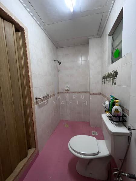 2-storey Terraced House for Sale in Desa Coalfields (Sungai Buloh) - Khairul Syafiq - Bathroom - PropertyGuru.com.my