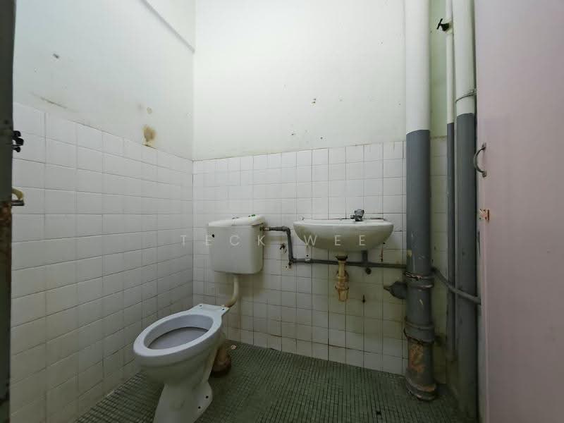 2-storey Terraced House for Sale in Taman Sri Rampai (Wangsa Maju) - Teck Wee - Bathroom - PropertyGuru.com.my