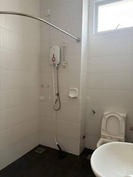Service Residence for Rent at THE SENAI GARDEN (PANGSAPURI IMPIAN SENAI) - Win Tan - Bathroom - PropertyGuru.com.my