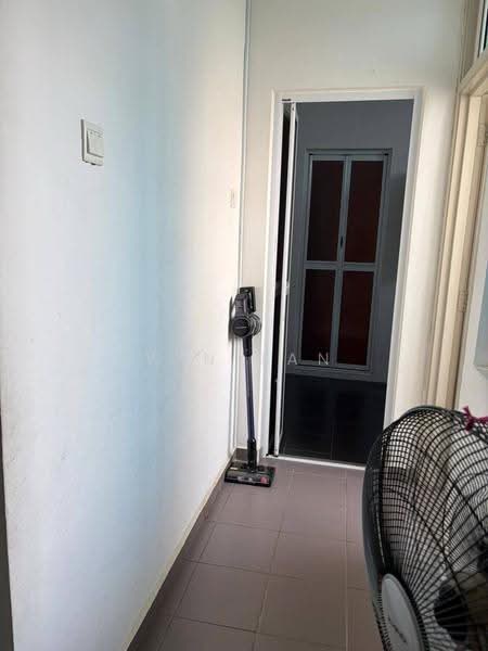 Service Residence for Rent at THE SENAI GARDEN (PANGSAPURI IMPIAN SENAI) - Win Tan - Corridor - PropertyGuru.com.my