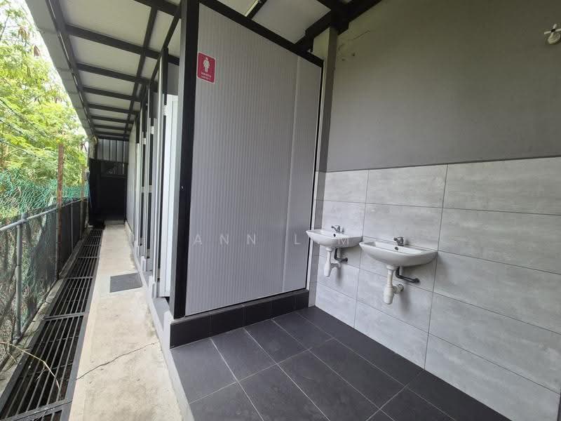 Factory for Rent in Iks Malim Jaya (Bachang) - Ann Lim - Bathroom - PropertyGuru.com.my