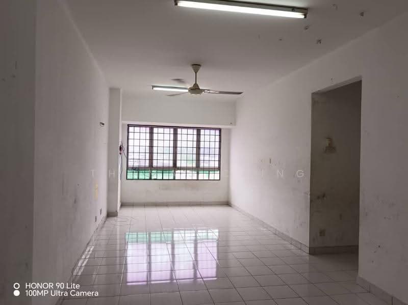 Apartment for Sale at Serdang Skyvillas (Serdang Perdana) - Thomas Ching - Living Room - PropertyGuru.com.my
