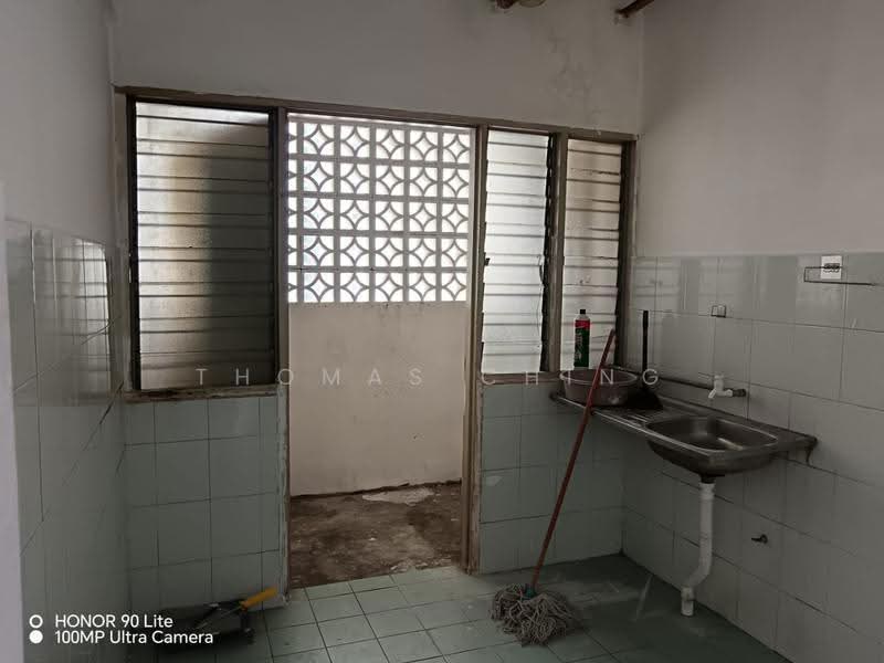 Apartment for Sale at Serdang Skyvillas (Serdang Perdana) - Thomas Ching - Kitchen - PropertyGuru.com.my