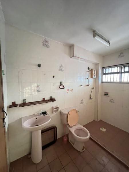 Rumah Teres 2-Tingkat untuk Dijual di Taman Kok Doh (Batu) - Kim Meng Lew - Bathroom - PropertyGuru.com.my