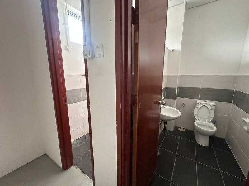 Kilang untuk Disewa di Kulai (Johor) - Tay Ai Ting - Bathroom - PropertyGuru.com.my