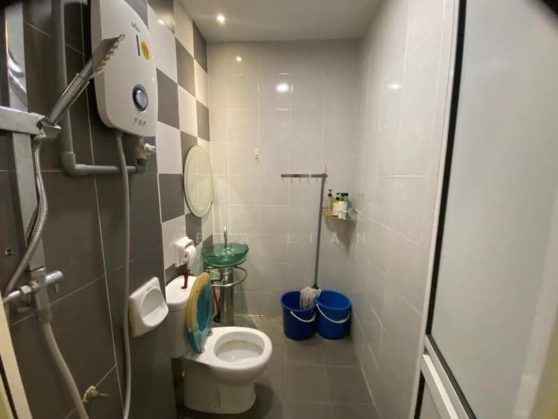 Semi-Detached House for Sale in Bandar Saujana Putra (Tanjong Duabelas) - Leia Lian - Bathroom - PropertyGuru.com.my