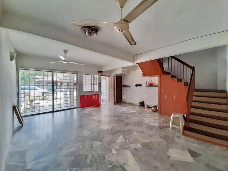 2-storey Terraced House for Sale in Taman TTDI Jaya (Shah Alam) - Razlina Razali - Living Room - PropertyGuru.com.my