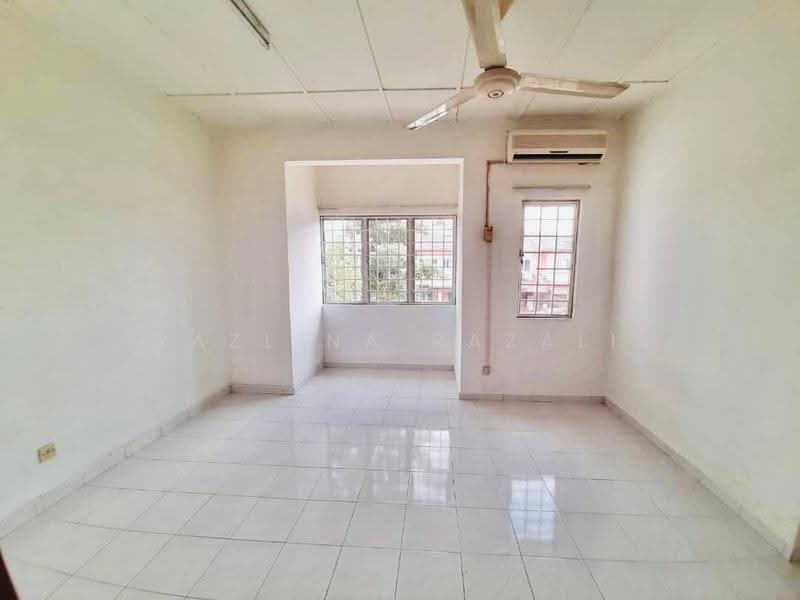 2-storey Terraced House for Sale in Taman TTDI Jaya (Shah Alam) - Razlina Razali - Living Room - PropertyGuru.com.my