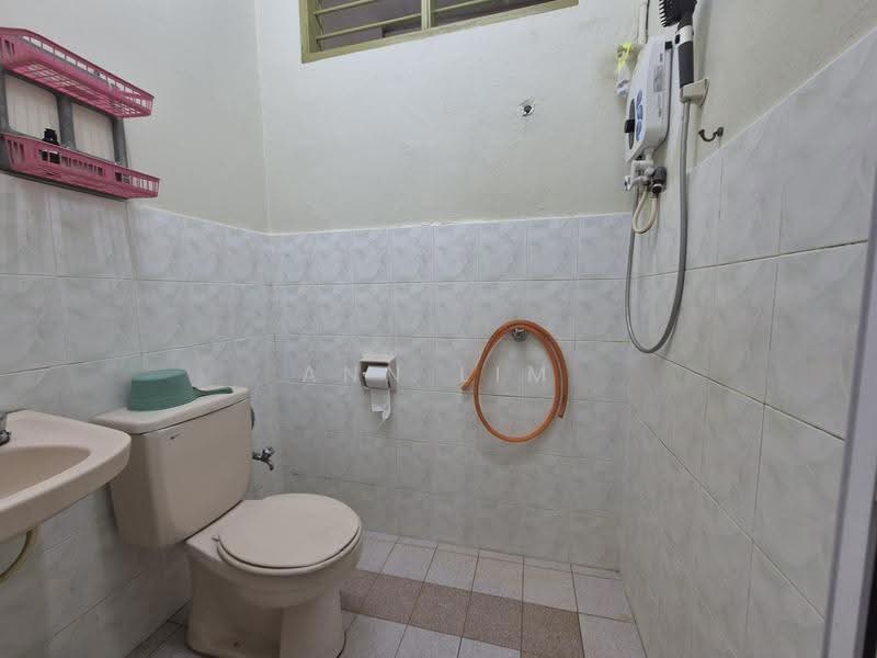 2-storey Terraced House for Rent in Taman Saujana Indah (Bukit Katil) - Ann Lim - Bathroom - PropertyGuru.com.my