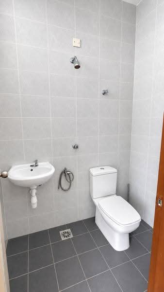 Semi-Detached House for Sale in Taman Nusa Intan (Senawang) - Khairul Idzwan - Bathroom - PropertyGuru.com.my