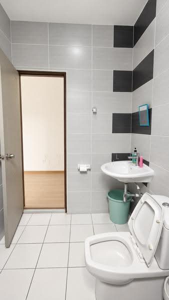 Semi-Detached House for Sale in Taman Nusa Intan (Senawang) - Khairul Idzwan - Bathroom - PropertyGuru.com.my