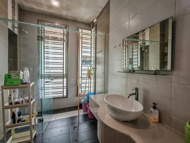3-storey Terraced House for Sale in Taman Sutera Utama (Skudai) - Ee Fong Toh - Bathroom - PropertyGuru.com.my