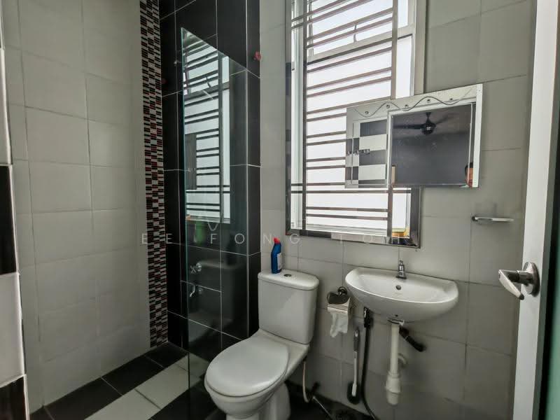 3-storey Terraced House for Sale in Taman Sutera Utama (Skudai) - Ee Fong Toh - Bathroom - PropertyGuru.com.my