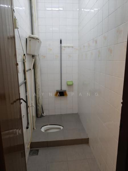 Rumah Teres 1-Tingkat untuk Disewa di Taman Pelangi (Johor Bahru) - Rayna Pang - Bathroom - PropertyGuru.com.my
