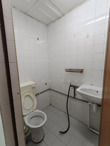 Rumah Teres 1-Tingkat untuk Disewa di Taman Pelangi (Johor Bahru) - Rayna Pang - Bathroom - PropertyGuru.com.my