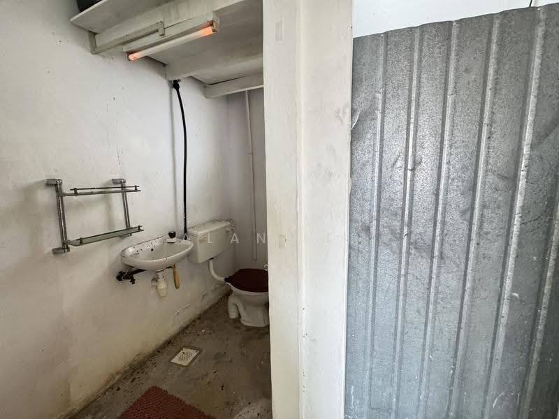 Flat for Sale at Taman Pulai Utama - Alan Ler - Bathroom - PropertyGuru.com.my