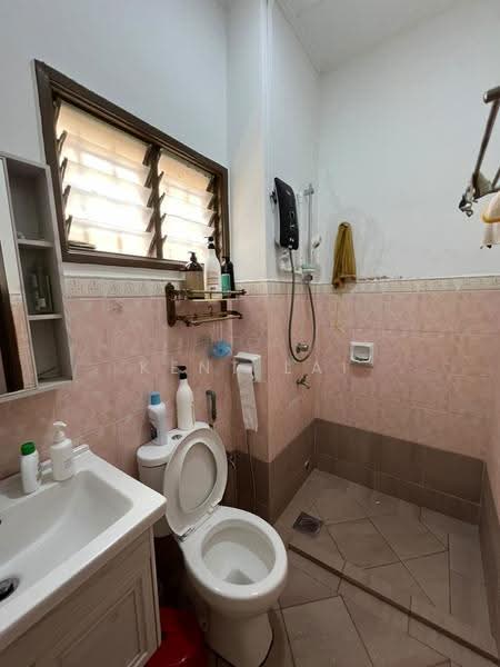 2-storey Terraced House for Sale in Bandar Kinrara Seksyen 5 (Bandar Kinrara) - Kent Lai - Bathroom - PropertyGuru.com.my