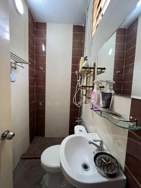 2-storey Terraced House for Sale in Bandar Kinrara Seksyen 5 (Bandar Kinrara) - Kent Lai - Bathroom - PropertyGuru.com.my
