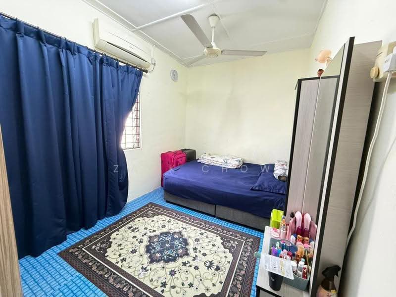 2-storey Terraced House for Sale in Taman Molek (Johor Bahru) - Zack Chow - Bedroom - PropertyGuru.com.my