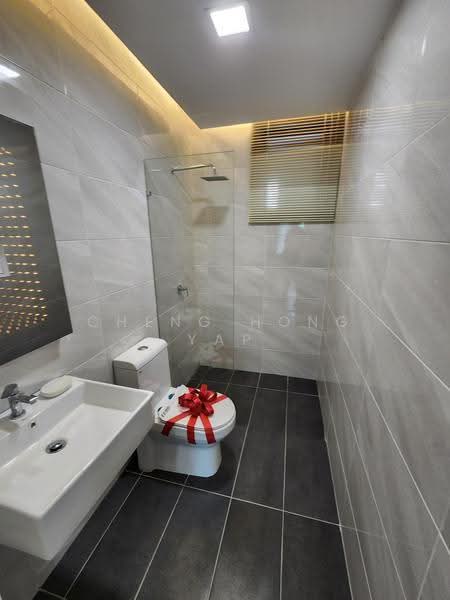 Kondominium untuk Dijual di Sky88 Residences - Cheng Hong Yap - Bathroom - PropertyGuru.com.my