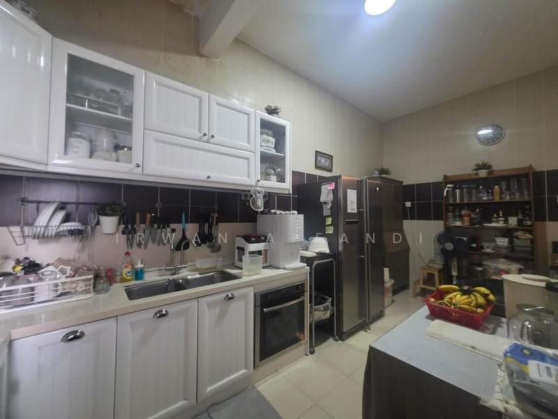 Cluster House for Sale in Bandar Saujana Putra (Tanjong Duabelas) - Irwan Affandi - Kitchen - PropertyGuru.com.my