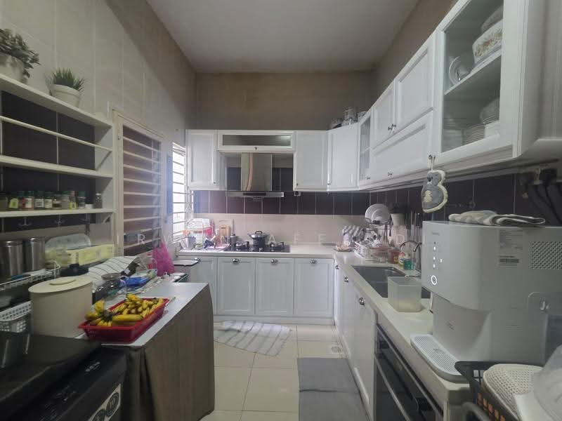 Cluster House for Sale in Bandar Saujana Putra (Tanjong Duabelas) - Irwan Affandi - Kitchen - PropertyGuru.com.my