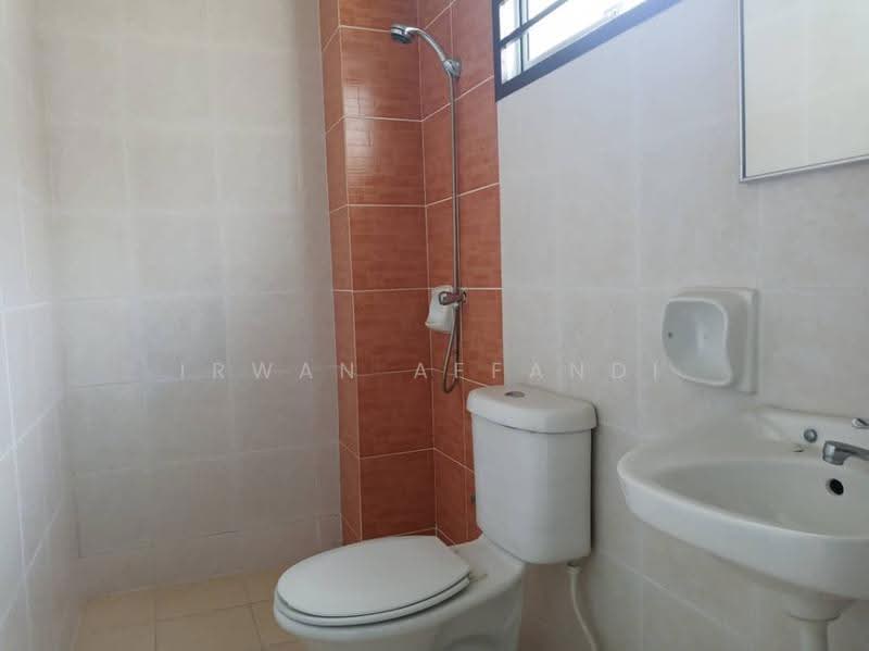 Cluster House for Sale in Bandar Saujana Putra (Tanjong Duabelas) - Irwan Affandi - Bathroom - PropertyGuru.com.my