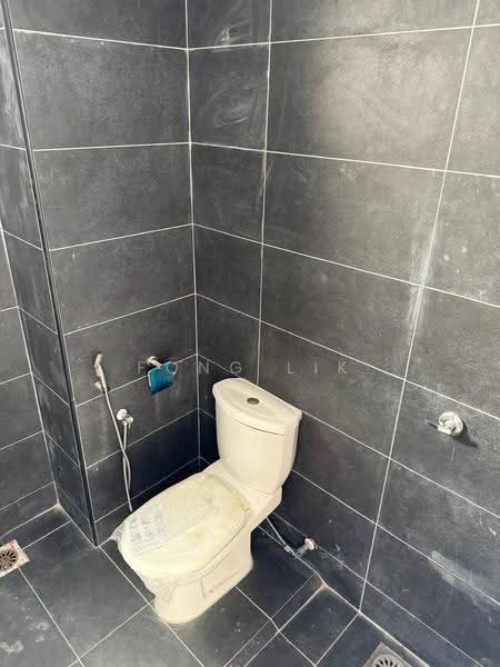 Service Residence for Sale at Midas @ Seri Alam - Fong Lik - Bathroom - PropertyGuru.com.my