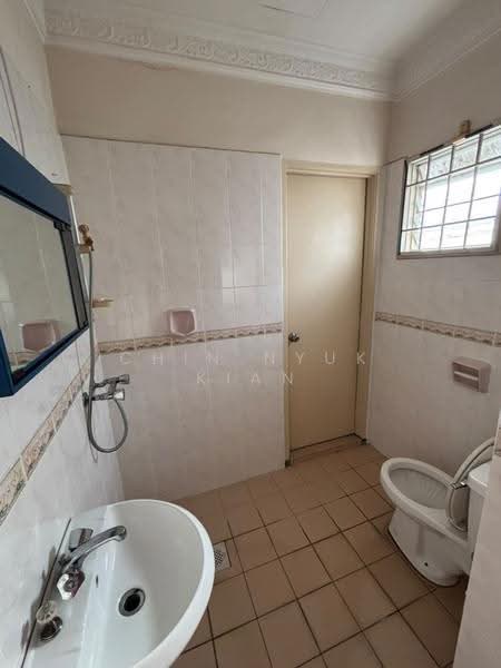 Terraced House for Sale in Batu 9 (Cheras) - Chin Nyuk Kian - Bathroom - PropertyGuru.com.my