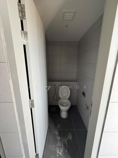Shop for Rent in Batu Maung (Penang) - Alex Thor - Bathroom - PropertyGuru.com.my