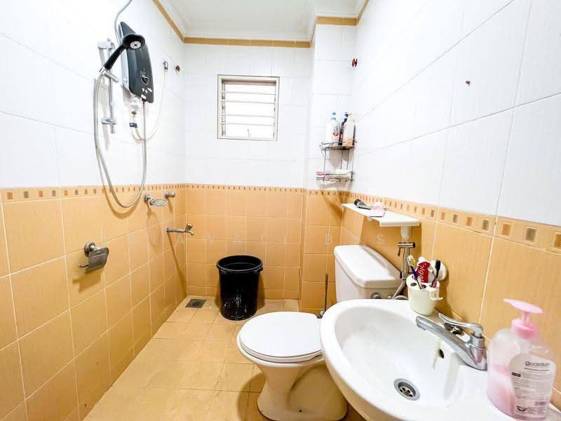 Rumah Teres 2-Tingkat untuk Disewa di Seksyen 7 (Shah Alam) - Salawati Busro - Bathroom - PropertyGuru.com.my