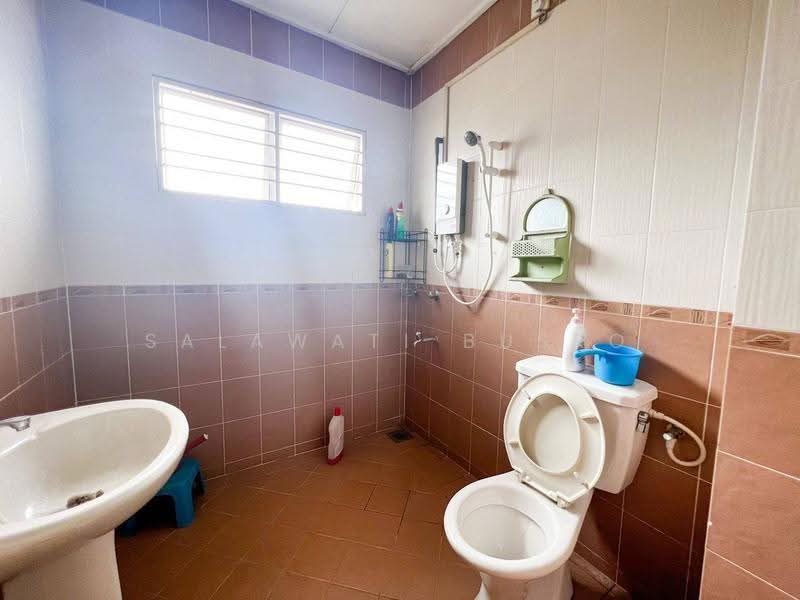 Rumah Teres 2-Tingkat untuk Disewa di Seksyen 7 (Shah Alam) - Salawati Busro - Bathroom - PropertyGuru.com.my