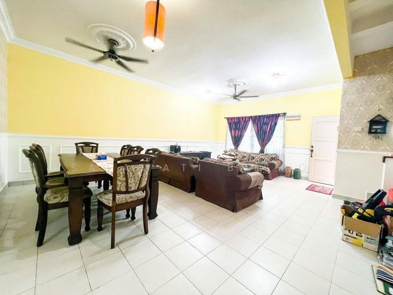 Rumah Teres 2-Tingkat untuk Disewa di Seksyen 7 (Shah Alam) - Salawati Busro - Living Room - PropertyGuru.com.my